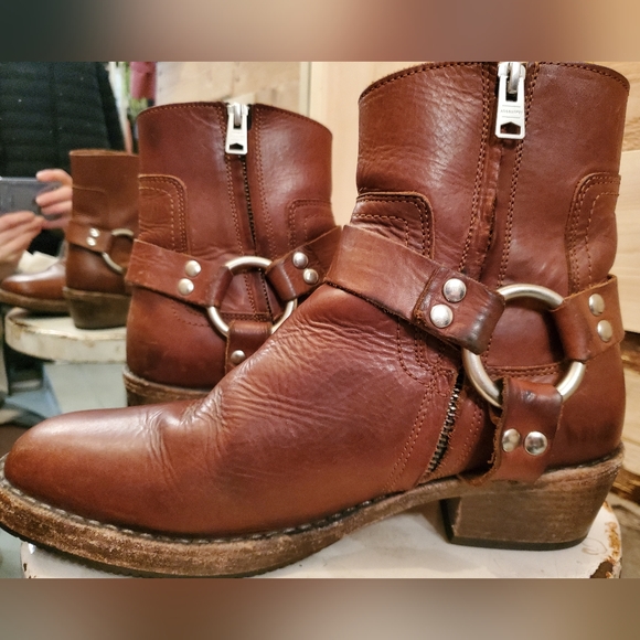 Boots - Picture 7 of 8